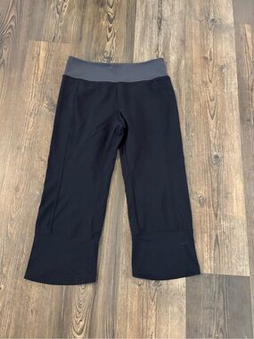 Womans Black Cropped Active Pants with Gray Waistband Kyodan Medium